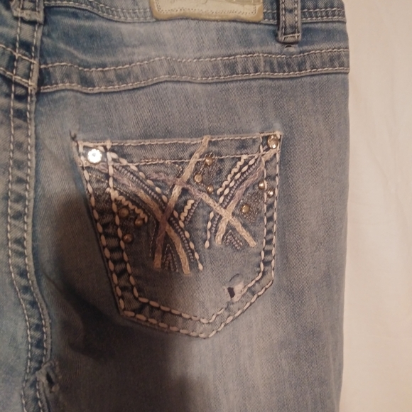 Shyanne 18 34 Slight Flare Light Jewel Pocket Jeans - Picture 3 of 8